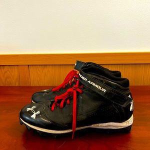 Under armour armour bound mid rm white/black football cleats size 11